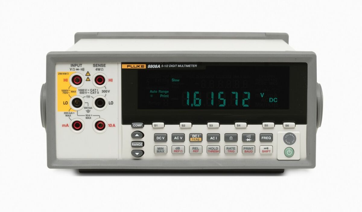 5,5-Digit-Multimeter 8808A 240V